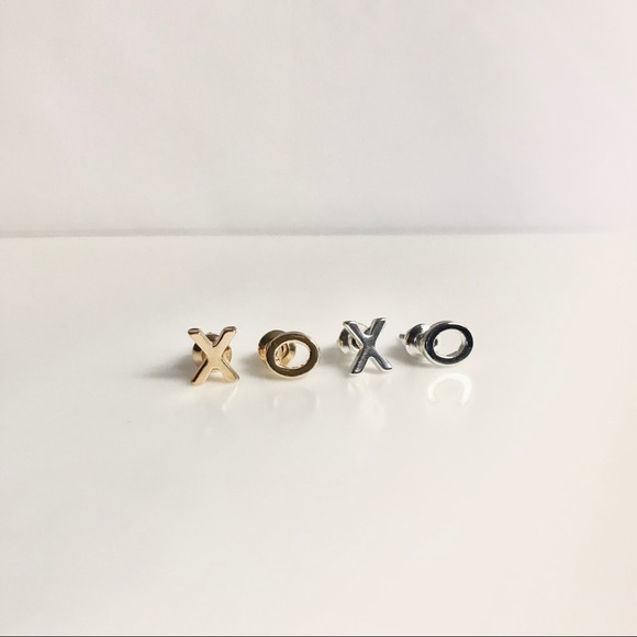 “Hug & Kiss” X & O Minimalist Love Stud Earring - Picture 4 of 8